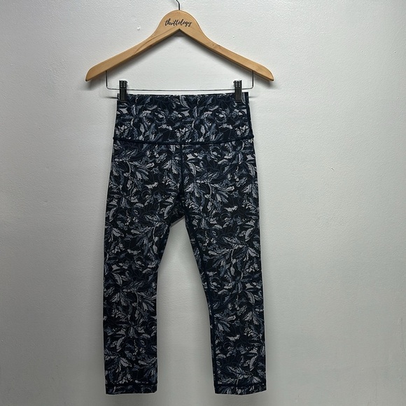 Lululemon Wunder Under High Rise Crop Cropped Leggings 21" Blue Floral Size 6 - Picture 1 of 7